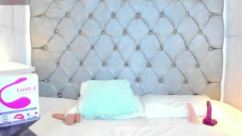 Snapshot of leigh_angels chatting on January 15, 8:26 pm LEIGH ANGELS online show from January 15, 8:26 pm