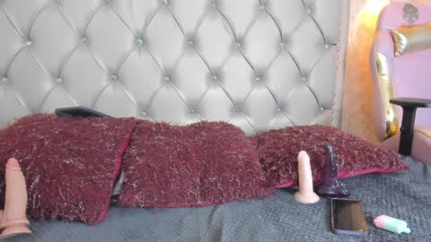 Snapshot of leigh_angels chatting on January 20, 11:21 pm LEIGH ANGELS online show from January 20, 11:21 pm