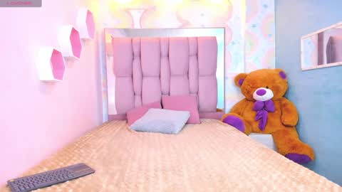 Snapshot of leigh_angels chatting on January 24, 10:41 pm LEIGH ANGELS online show from January 24, 10:41 pm