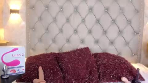 Snapshot of leigh_angels chatting on February 20, 12:19 am LEIGH ANGELS online show from February 20, 12:19 am