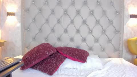 Snapshot of leigh_angels chatting on February 21, 9:43 pm LEIGH ANGELS online show from February 21, 9:43 pm