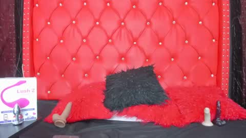 Snapshot of leigh_angels chatting on February 23, 1:13 am LEIGH ANGELS online show from February 23, 1:13 am