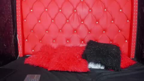 Snapshot of leigh_angels chatting on February 28, 8:28 pm LEIGH ANGELS online show from February 28, 8:28 pm