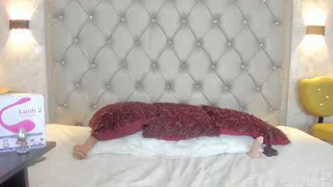 Snapshot of leigh_angels chatting on March 4, 12:18 am LEIGH ANGELS online show from March 4, 12:18 am