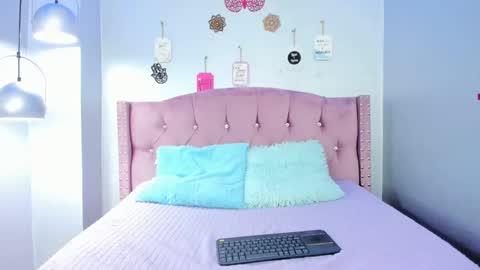 Snapshot of leigh_angels chatting on March 4, 8:38 pm LEIGH ANGELS online show from March 4, 8:38 pm