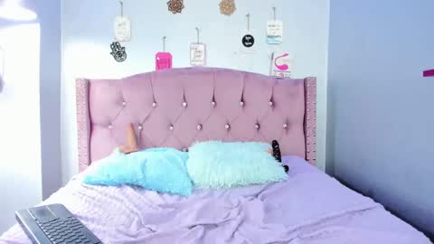 Snapshot of leigh_angels chatting on March 4, 11:54 pm LEIGH ANGELS online show from March 4, 11:54 pm