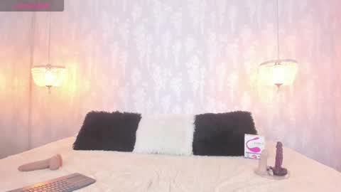 Snapshot of leigh_angels chatting on November 5, 10:10 pm LEIGH ANGELS online show from November 5, 10:10 pm