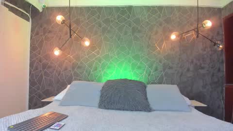 Snapshot of leigh_angels chatting on November 7, 9:48 pm LEIGH ANGELS online show from November 7, 9:48 pm