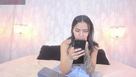 Snapshot of leigh_angels chatting on November 12, 10:09 pm LEIGH ANGELS online show from November 12, 10:09 pm