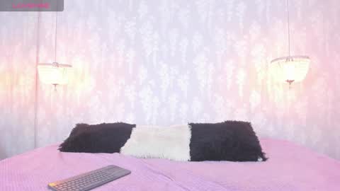 Snapshot of leigh_angels chatting on December 2, 8:37 pm LEIGH ANGELS online show from December 2, 8:37 pm