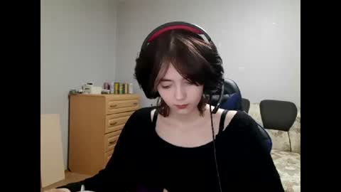 Snapshot of leigharedcross chatting on June 15, 9:06 pm Viola online show from June 15, 9:06 pm