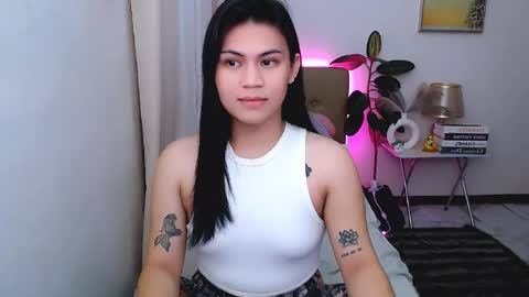 Snapshot of leighcortesi chatting on June 2, 12:07 pm Cailey online show from June 2, 12:07 pm