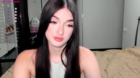 Snapshot of leila_4ever chatting on December 5, 4:44 pm Leila online show from December 5, 4:44 pm