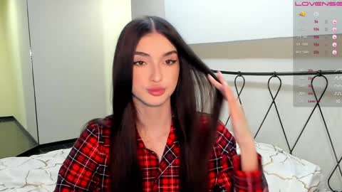 Snapshot of leila_4ever chatting on January 27, 8:17 pm Leila online show from January 27, 8:17 pm