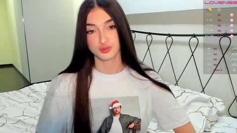 Snapshot of leila_4ever chatting on January 27, 11:22 pm Leila online show from January 27, 11:22 pm