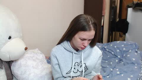 Snapshot of leila_bambi chatting on December 9, 3:33 pm leila_bambi online show from December 9, 3:33 pm