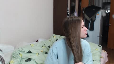 Snapshot of leila_bambi chatting on December 30, 10:01 pm leila_bambi online show from December 30, 10:01 pm