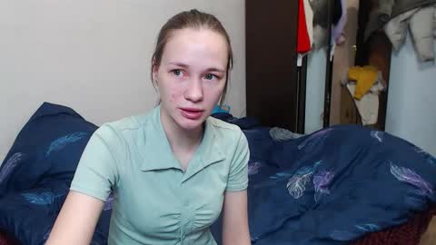 Snapshot of leila_bambi chatting on March 12, 1:47 am leila_bambi online show from March 12, 1:47 am