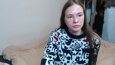 Snapshot of leila_bambi_ chatting on December 5, 2:00 pm leila_bambi_ online show from December 5, 2:00 pm