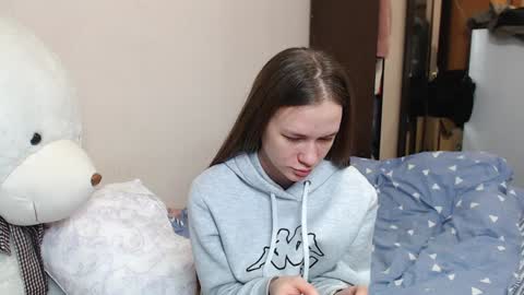 Snapshot of leila_bambi_ chatting on December 9, 3:33 pm leila_bambi_ online show from December 9, 3:33 pm