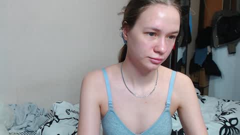 Snapshot of leila_bambi_ chatting on December 23, 1:08 am leila_bambi_ online show from December 23, 1:08 am