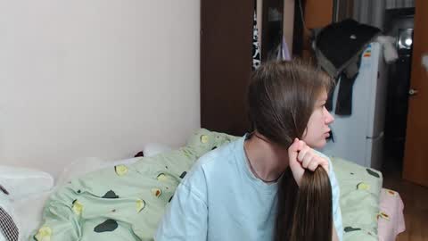 Snapshot of leila_bambi_ chatting on December 30, 10:01 pm leila_bambi_ online show from December 30, 10:01 pm