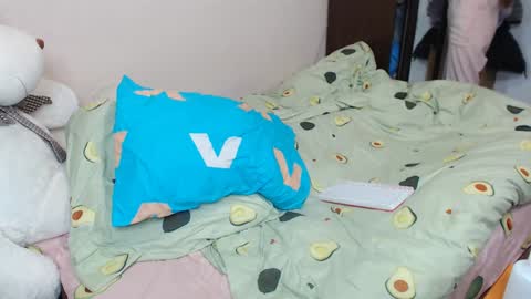 Snapshot of leila_bambi_ chatting on January 21, 7:17 pm leila_bambi_ online show from January 21, 7:17 pm