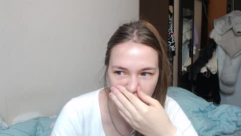 Snapshot of leila_bambi_ chatting on February 4, 8:35 am leila_bambi_ online show from February 4, 8:35 am