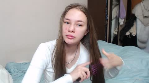 Snapshot of leila_bambi_ chatting on February 5, 8:43 am leila_bambi_ online show from February 5, 8:43 am