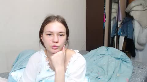 Snapshot of leila_bambi_ chatting on February 11, 6:11 pm leila_bambi_ online show from February 11, 6:11 pm