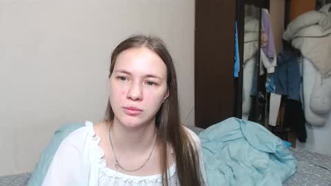 Snapshot of leila_bambi_ chatting on February 12, 12:16 am leila_bambi_ online show from February 12, 12:16 am