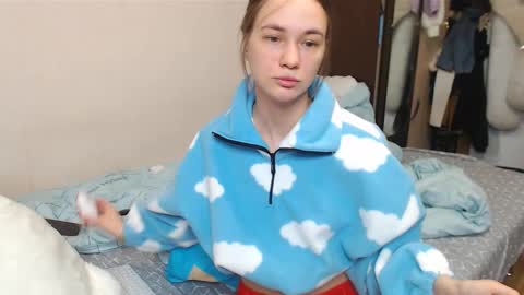 Snapshot of leila_bambi_ chatting on February 13, 8:24 pm leila_bambi_ online show from February 13, 8:24 pm