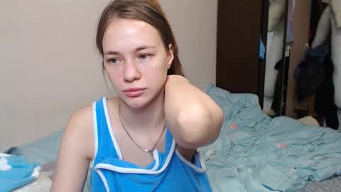 Snapshot of leila_bambi_ chatting on February 18, 11:08 pm leila_bambi_ online show from February 18, 11:08 pm