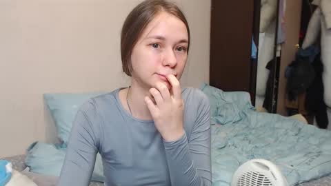 Snapshot of leila_bambi_ chatting on February 19, 5:16 am leila_bambi_ online show from February 19, 5:16 am