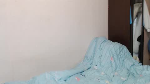 Snapshot of leila_bambi_ chatting on February 20, 2:40 am leila_bambi_ online show from February 20, 2:40 am