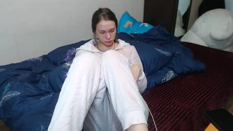 Snapshot of leila_bambi_ chatting on February 22, 2:17 am leila_bambi_ online show from February 22, 2:17 am