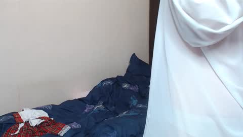 Snapshot of leila_bambi_ chatting on February 22, 11:13 pm leila_bambi_ online show from February 22, 11:13 pm