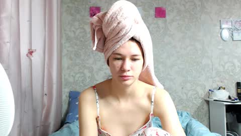 Snapshot of leila_bambi_ chatting on September 24, 2:31 pm leila_bambi_ online show from September 24, 2:31 pm