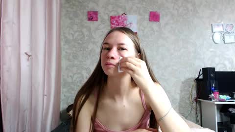 Snapshot of leila_bambi_ chatting on October 22, 1:11 pm leila_bambi_ online show from October 22, 1:11 pm