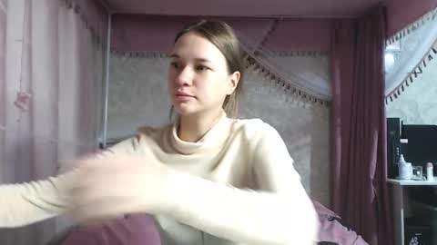 Snapshot of leila_bambi_ chatting on December 1, 6:46 pm leila_bambi_ online show from December 1, 6:46 pm