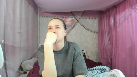 leila_bambi_ online show from April 22, 2:07 pm