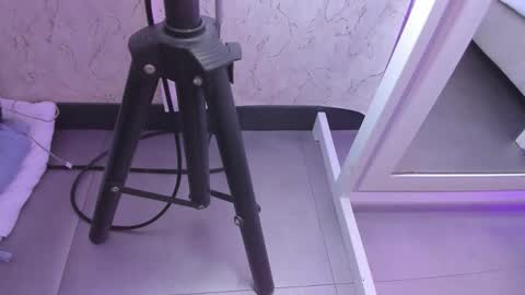 Leila online show from December 13, 7:53 pm