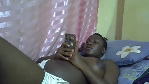 leilah_cute19 online show from June 7, 8:01 pm