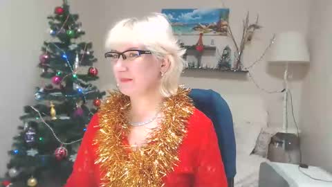 Leila Kinky online show from January 4, 7:45 am