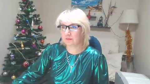 Leila Kinky online show from January 8, 9:10 am