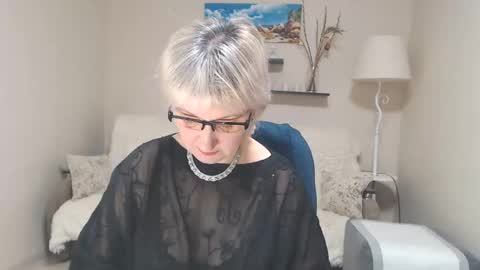 Leila Kinky online show from February 10, 2:30 am