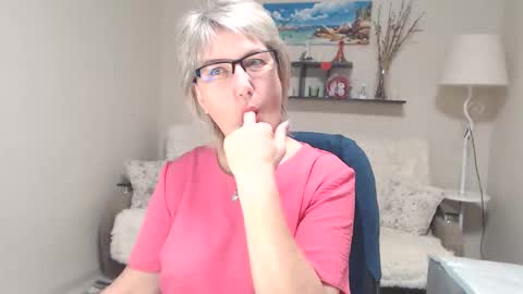 Leila Kinky online show from October 28, 3:10 am