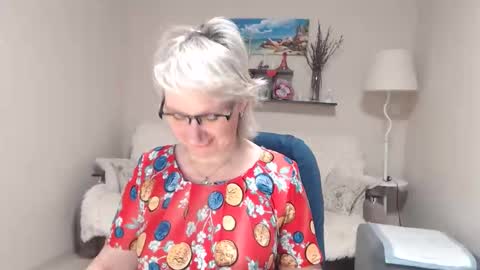 Leila Kinky online show from April 3, 5:27 am