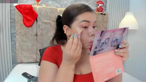 leilapons online show from November 30, 5:39 pm