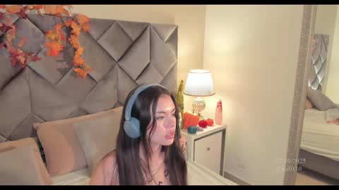 Leizathompson online show from October 27, 8:02 pm